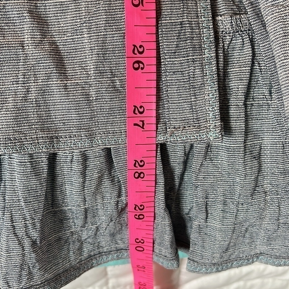 Hem & Thread Women’s Light Blue Shirt With Ruffle In Back High-Low Hem NWT - Picture 8 of 9